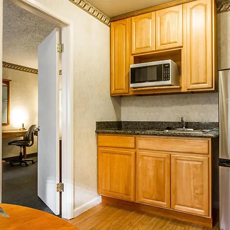 Quality Inn & Suites Silicon Valley-3