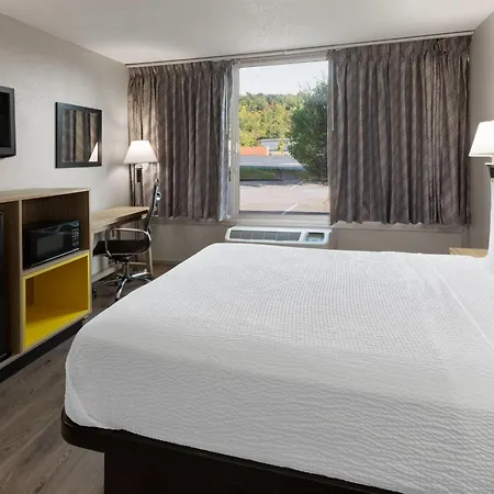 Days Inn By Wyndham Cambridge-3