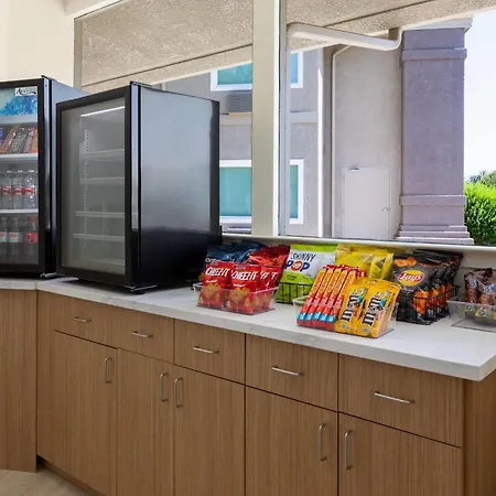 Ramada By Wyndham Merced-3