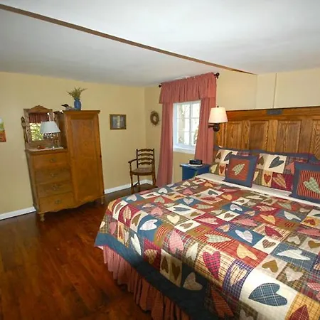 Mountain Springs Cabins-3