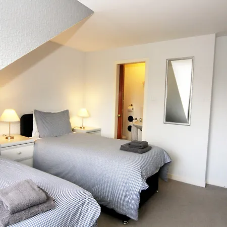 Dean Park Guest House-3