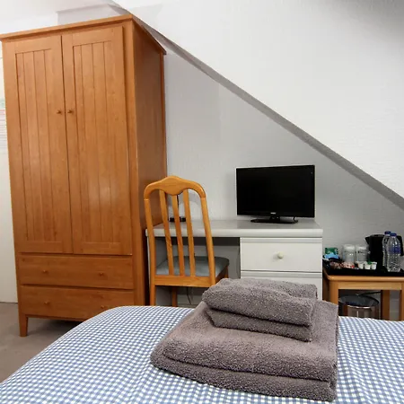 Dean Park Guest House-2