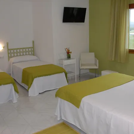 Hotel Playa De Las Catedrales-3