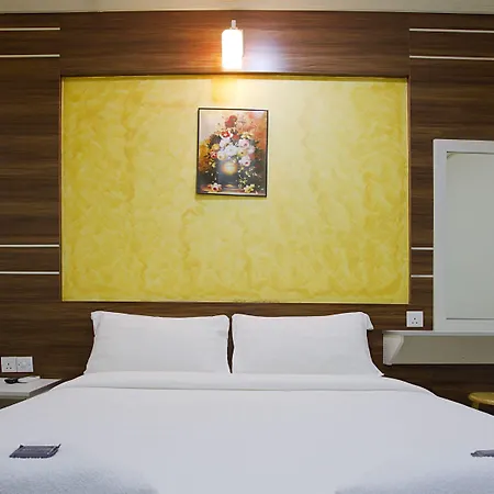Golden Night Hotel-2