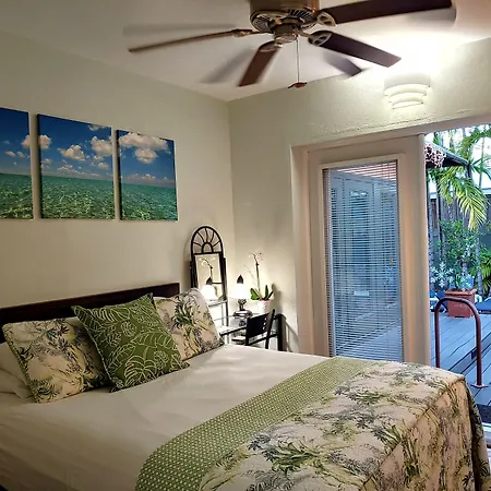 Suite Dreams Inn By The Beach-3