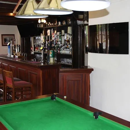 Oyo Rose & Crown Hotel-2