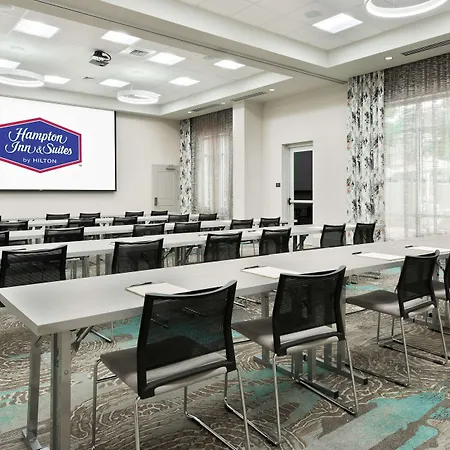 Hampton Inn & Suites Atlanta Buckhead Place-2