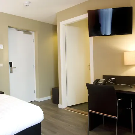 Hotel Roermond Next Door-3
