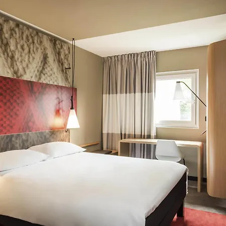 Ibis Manchester Centre 96 Portland Street-3