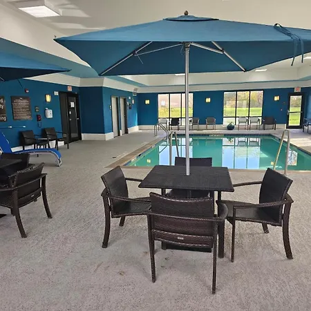 Hampton Inn & Suites Marshalltown-2