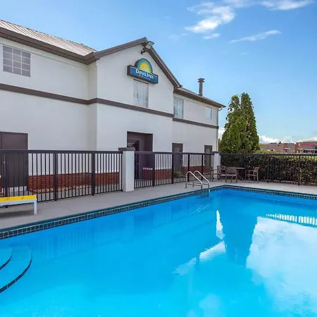 Days Inn By Wyndham Lincoln-3
