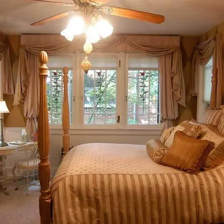 Gaslight Bed & Breakfast-3