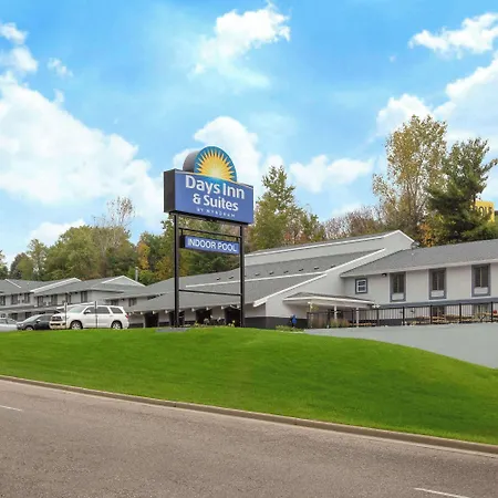 Days Inn & Suites By Wyndham Wisconsin Dells-2