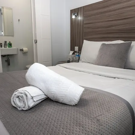 Sky Nights Hotel London Heathrow-3