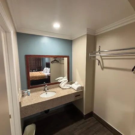 Economy Inn - Burbank Airport-2
