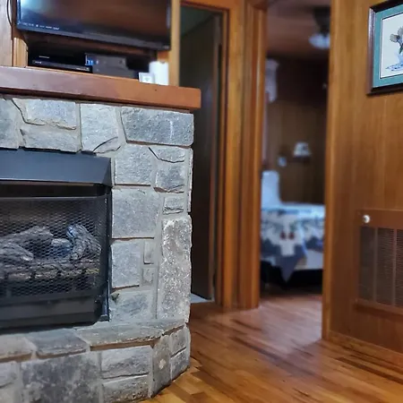Cozy Creek Cottages-2