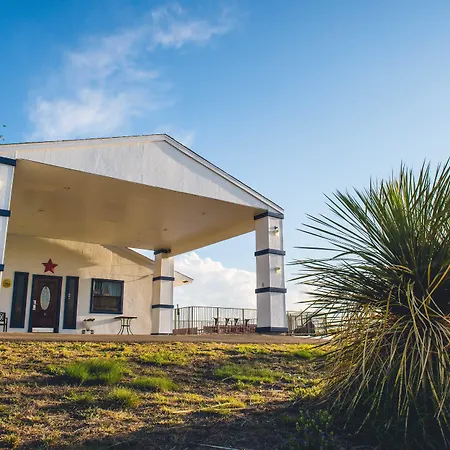 Riata Inn - Marfa-3