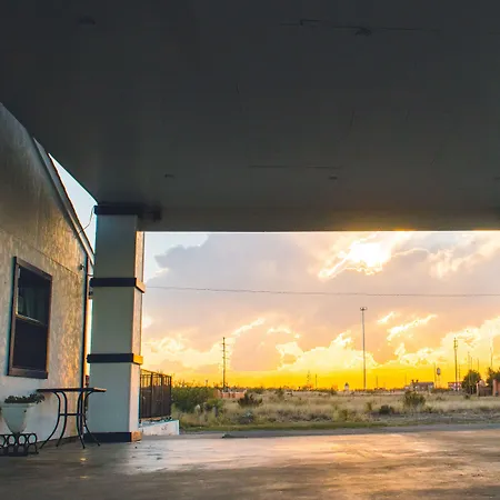 Riata Inn - Marfa-2