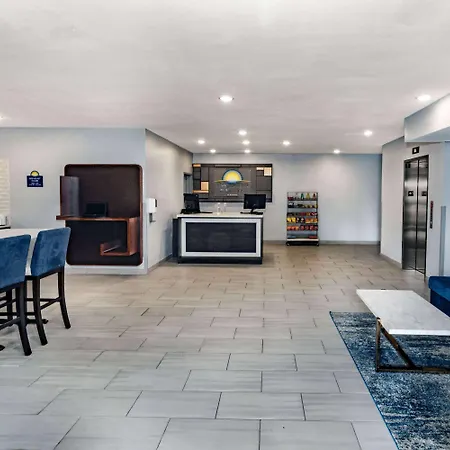 Days Inn & Suites By Wyndham Horn Lake - Memphis Graceland-3