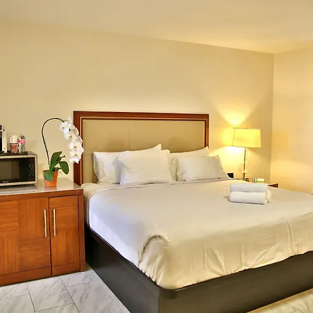 Travelodge By Wyndham Crescent City-3
