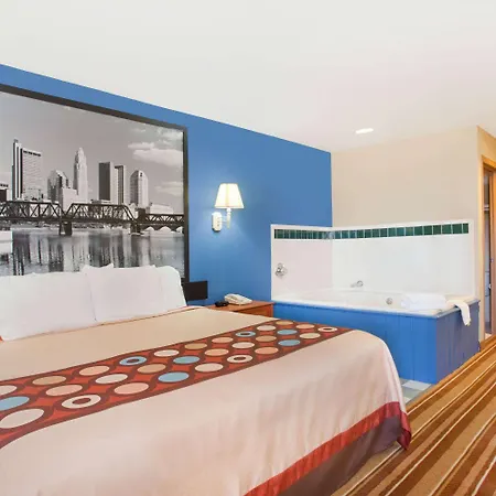 Super 8 By Wyndham Defiance-3