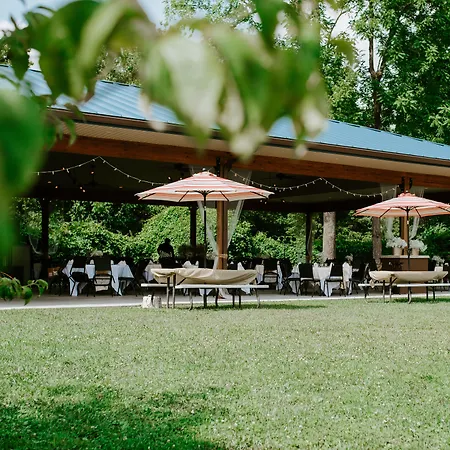 Bicentennial Inn-2