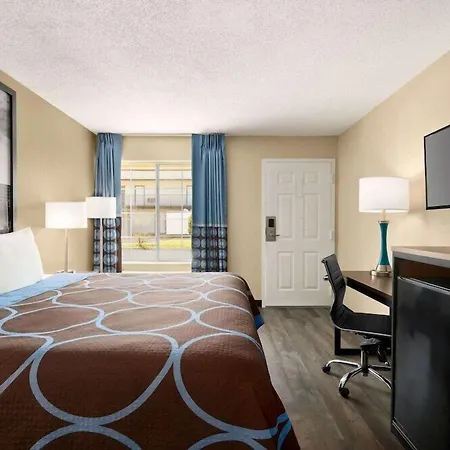 Super 8 By Wyndham Gulfport Airport Nw Near Biloxi-3