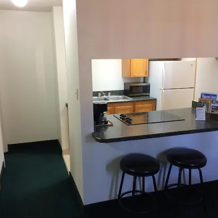 Travel Inn & Suites-2
