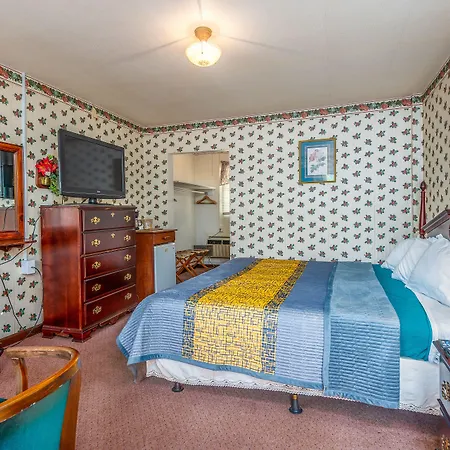 Parkway Inn-3
