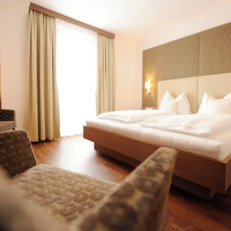 Hotel Weingut Rosenhof-3