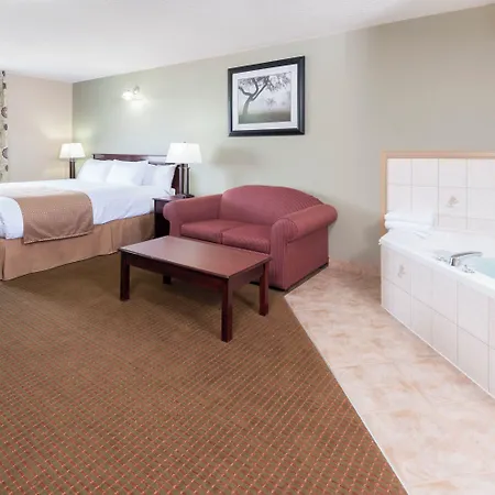 Super 8 By Wyndham Fort Saskatchewan-3