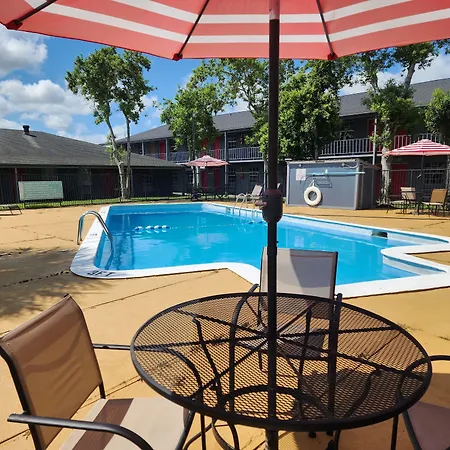 Red Carpet Inn - Houma-3