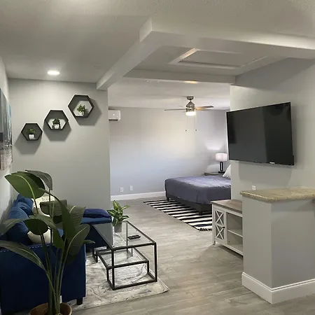 Sunny Palms Inn-2