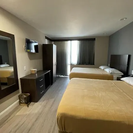 Royal Hotel Bronx-2