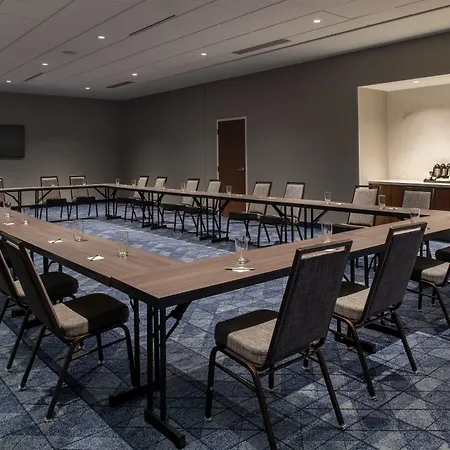 Courtyard By Marriott Olympia-2