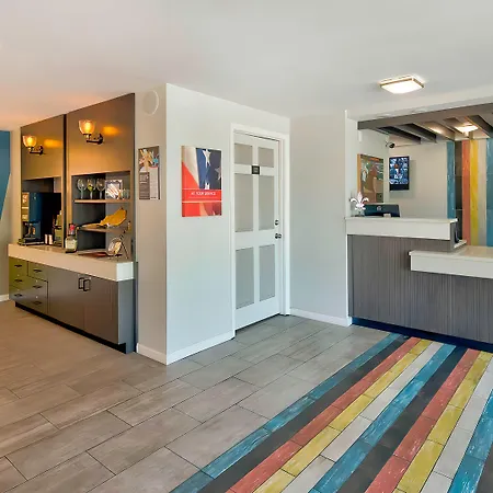 Motel 6 Louisville, Ky- Airport/ Fair Expo-2