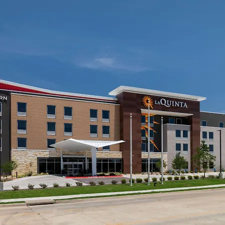 La Quinta Inn & Suites By Wyndham Pflugerville-3