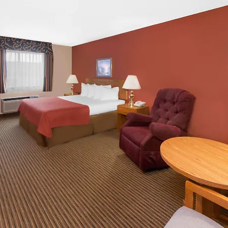 Super 8 By Wyndham St. Ignace-2