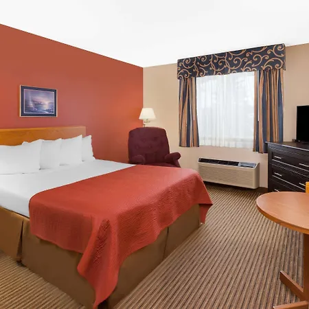 Super 8 By Wyndham St. Ignace-3
