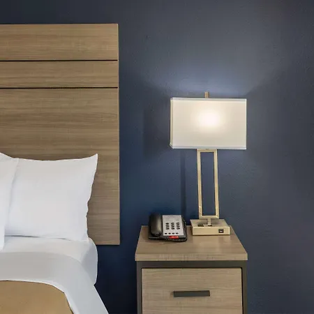 Baymont By Wyndham Laredo-2