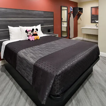Pacific Inn Anaheim-3