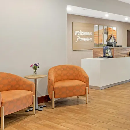 Hampton Inn & Suites By Hilton Plymouth-3