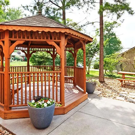 Sonesta Simply Suites Knoxville-3