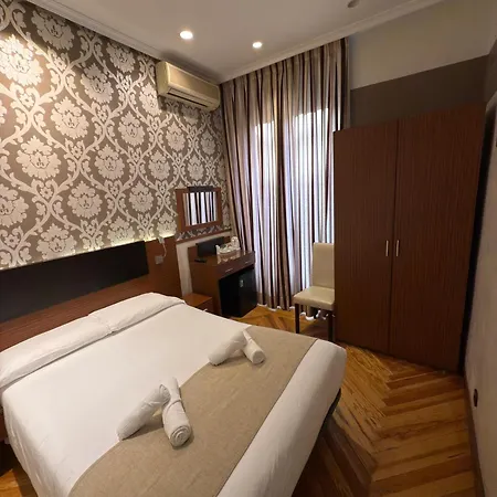 Hostal Atocha Almudena Martín-2