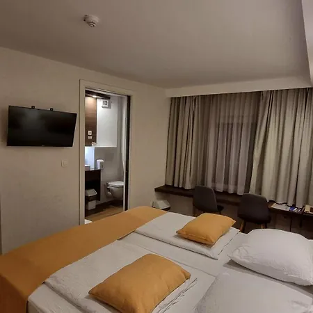 Hotel Emonec-2