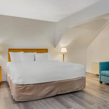 Rodeway Inn-3