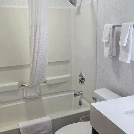 Microtel Inn & Suites By Wyndham Charleston-3