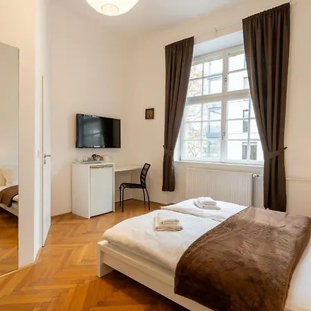 Urban Rooms-- Free Parking---2