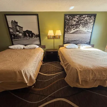 Super 8 By Wyndham Normal Bloomington-3