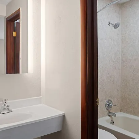 Days Inn By Wyndham Jamestown-3
